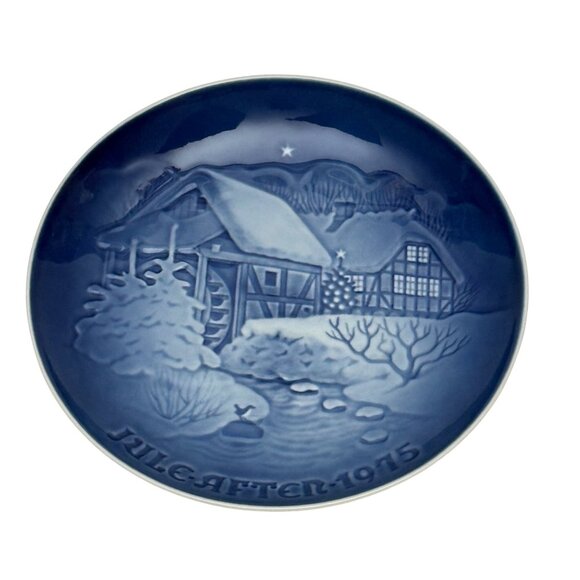 1975 Bing & Grøndahl Christmas Plate "Christmas at the Old Water Mill" 9075 - Picture 1 of 4